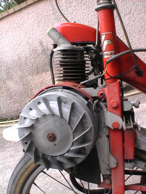 Left side view of the engine Plisolex